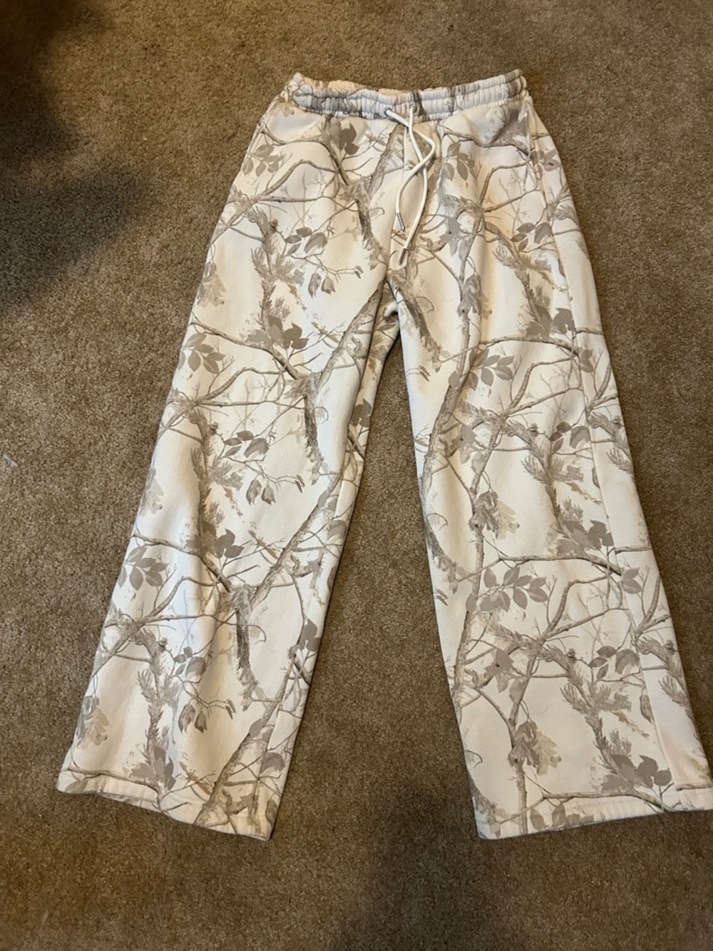 Abercrombie High Rise Sunday Wide Leg Sweatpants in Cream Camo - M